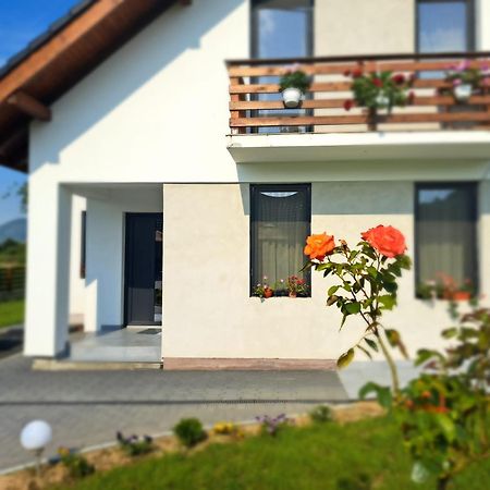 ホテル Eco Familia Pojoga エクステリア 写真